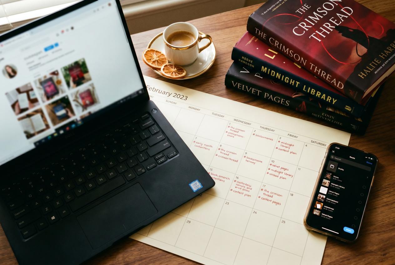 Bookstagram grid aesthetic — feed planning for authors